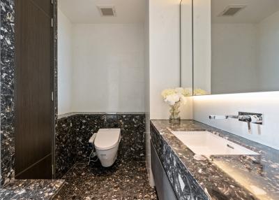 Modern bathroom with marble finishes