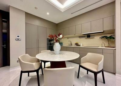 Sindhorn Tonson  1 Bedroom Condo For Sale in Chidlom