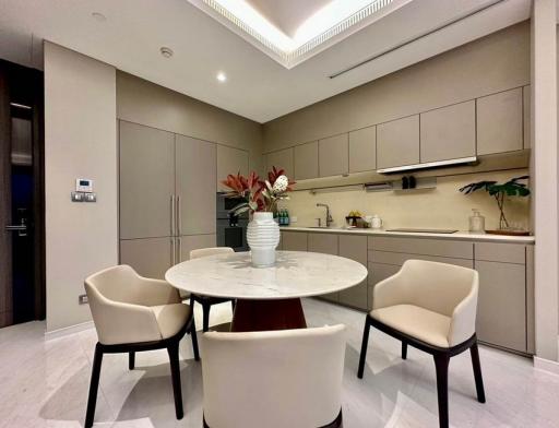 Sindhorn Tonson  1 Bedroom Condo For Sale in Chidlom