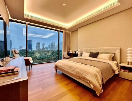 Sindhorn Tonson  1 Bedroom Condo For Sale in Chidlom