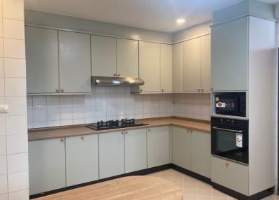 3 Bedroom Apartment in Asoke