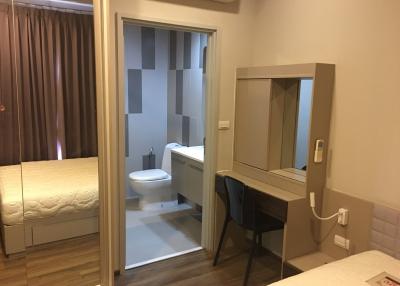 Cozy bedroom with en-suite bathroom and modern vanity desk