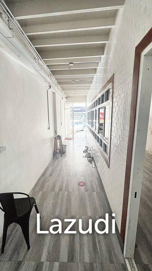 Building For rent in Suea Pa Road