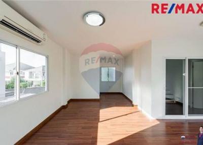 241 Sqm., 4 Beds Townhouse listed for ฿ 7,490,000.