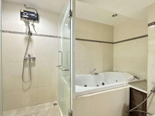Spacious 2 BR Condo to Rent : Chiang Mai Riverside Condominium