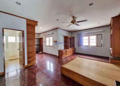 3 Bedrooms House South Pattaya H010277