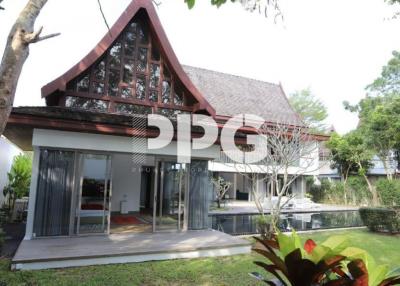 THAI-STYLE POOL VILLA WITH A BIG LAND PLOT IN LAYAN