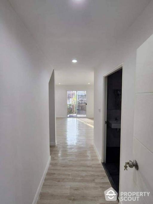 3-BR Townhouse near BTS Surasak