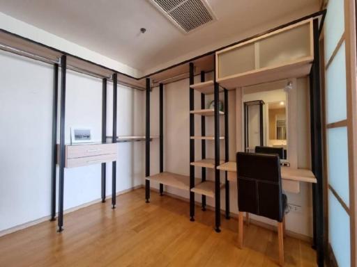 Modern bedroom with built-in shelving and desk space