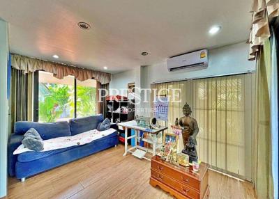 Jomtien Yacht Club 3 – 4 Bed 5 Bath in Na-Jomtien PC9362