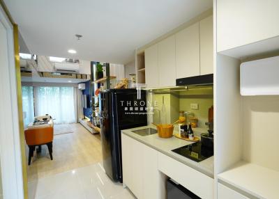 Modern kitchen with open concept extending into the dining area