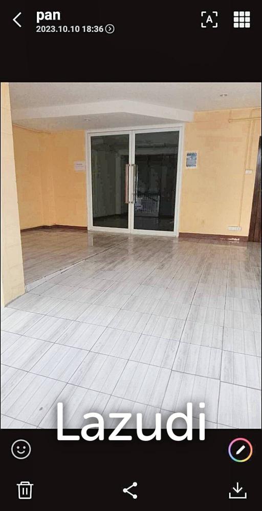 Building For rent in Charoen Nakhon