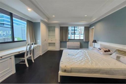 Pet-Friendly 2-Bedroom Apartment  Prime CBD Location, Walk to BTS Saint Louis