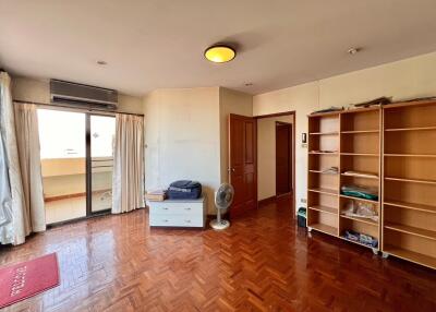 2 Bedroom Condo w/ Shared Terrace