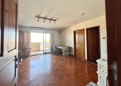 2 Bedroom Condo w/ Shared Terrace