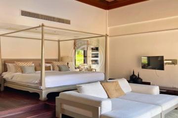 4 bedrooms the Balinese style Pool villa in Laguna