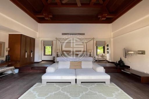 4 bedrooms the Balinese style Pool villa in Laguna