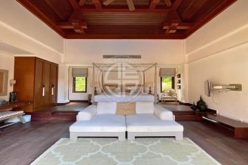 4 bedrooms the Balinese style Pool villa in Laguna