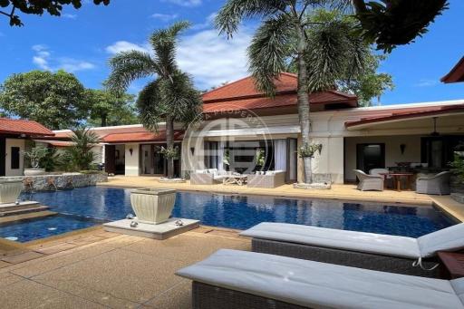 4 bedrooms the Balinese style Pool villa in Laguna