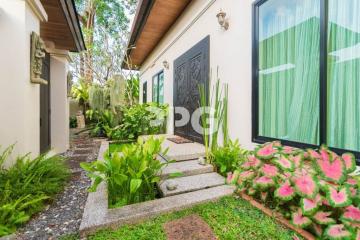 VILLAS IN TROPICAL STYLE NEAR BLUE TREE