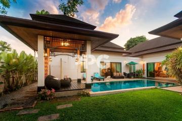 VILLAS IN TROPICAL STYLE NEAR BLUE TREE