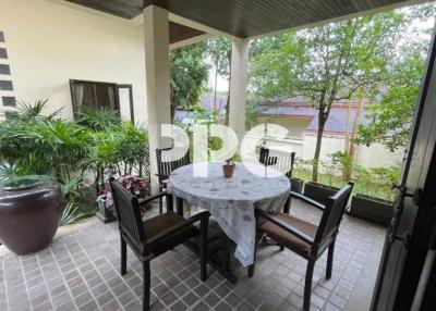 4 BEDROOMS VILLA WITH A HUGE LAND PLOT IN RAWAI