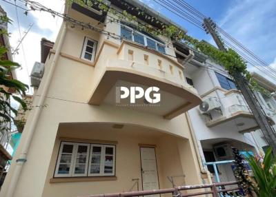 TWO-STOREY TOWNHOUSE IN PATONG