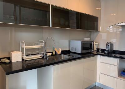 3 bed Condo in The Crest Ruamrudee Pathum Wan District C020732