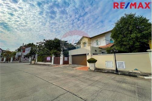 263 Sqm., 3 Beds House listed for ฿ 19,500,000.