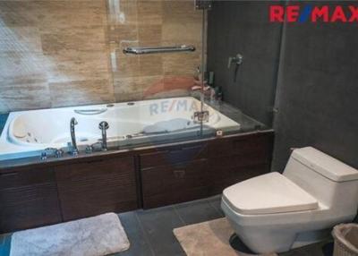 263 Sqm., 3 Beds House listed for ฿ 19,500,000.