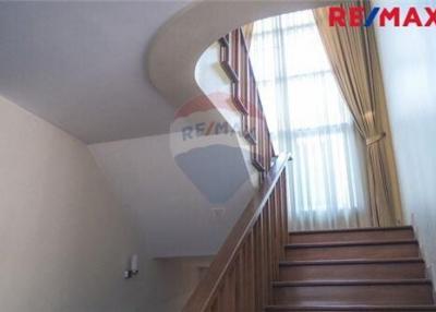 263 Sqm., 3 Beds House listed for ฿ 19,500,000.