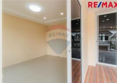 164 Sqm., 5 Beds Townhouse listed for ฿ 4,700,000.