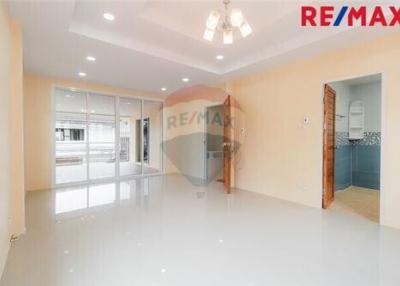 164 Sqm., 5 Beds Townhouse listed for ฿ 4,700,000.