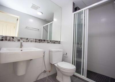2 Bedroom condo at D’ Vieng Condominium