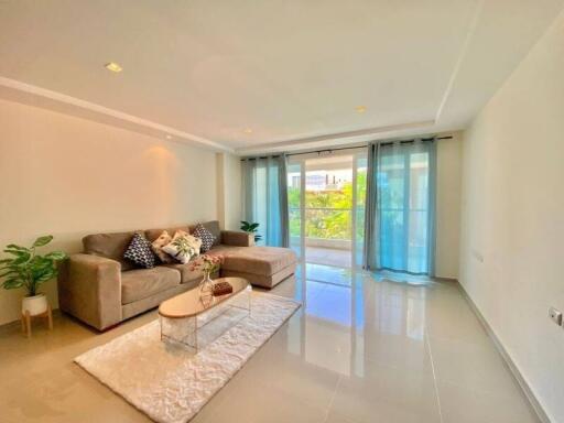 Beautiful 2 bedroom condo in Pratumnak