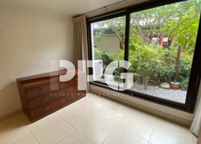 SEAVIEW 2-BEDROOM BEACHFRONT CONDOMINIUM