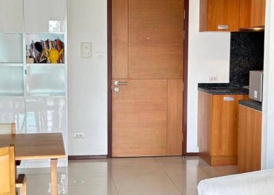 1-BR Condo at Villa Sathorn near BTS Krung Thon Buri