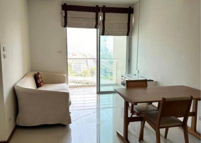 1-BR Condo at Villa Sathorn near BTS Krung Thon Buri