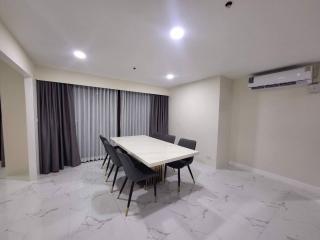 4 bed Condo in Moon Tower Khlong Tan Nuea Sub District C020733