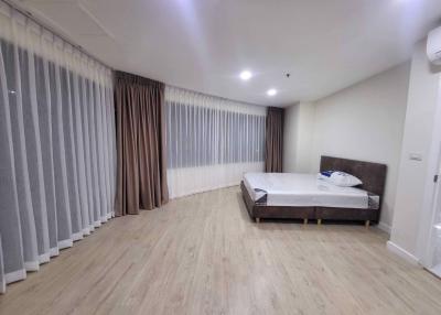 4 bed Condo in Moon Tower Khlong Tan Nuea Sub District C020733