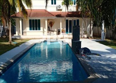 PRIVATE POOL VILLA IN CHALONG