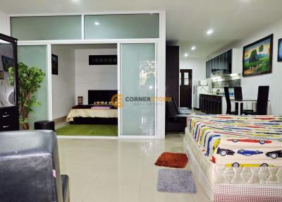 คอนโดนี้ มีห้องนอน 1 ห้องนอน  อยู่ในโครงการ คอนโดมิเนียมชื่อ Wongamat Privacy 