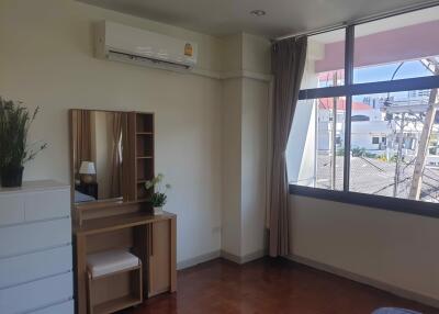 2 bed Condo in Swasdi Mansion Khlong Toei Nuea Sub District C020743