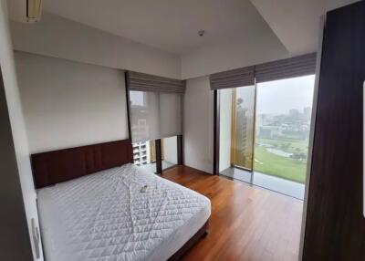 2 bed Condo in Hansar Rajdamri Lumphini Sub District C020737