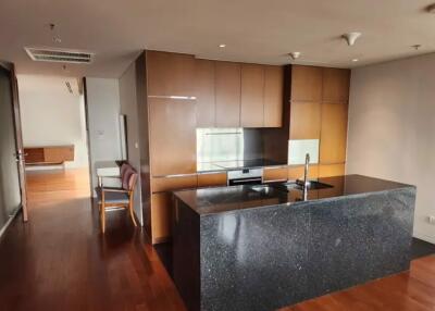 2 bed Condo in Hansar Rajdamri Lumphini Sub District C020737