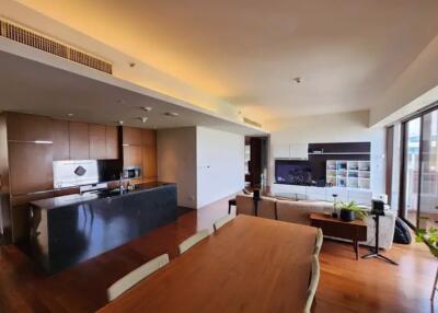 2 bed Condo in Hansar Rajdamri Lumphini Sub District C020737