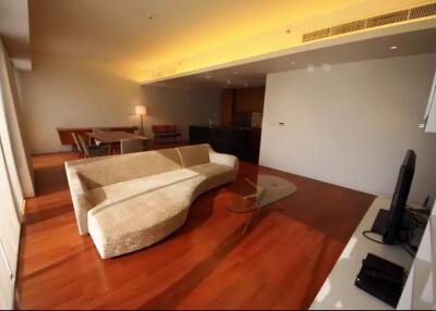 2 bed Condo in Hansar Rajdamri Lumphini Sub District C020737