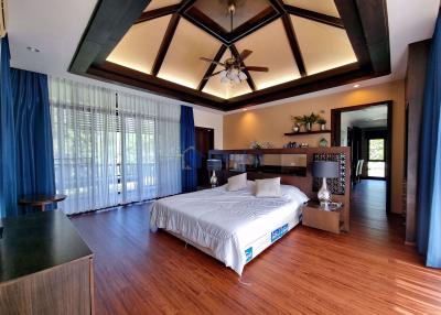 3 Bedrooms House in Horseshoe Point, The Village East Pattaya H010323