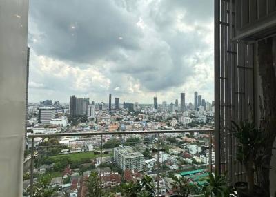 3-BR Condo at Supalai Oriental Sukhumvit 39 near MRT Phetchaburi