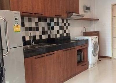 1-BR Apt. near BTS Asok (ID 20041)